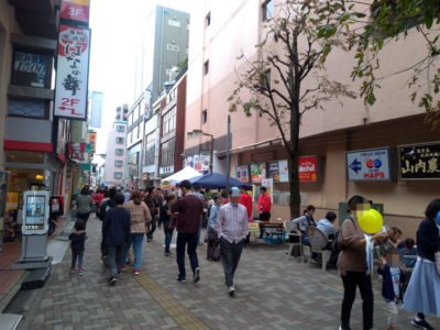 市川駅前の様子