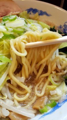 麺は太くもなく細くもなく