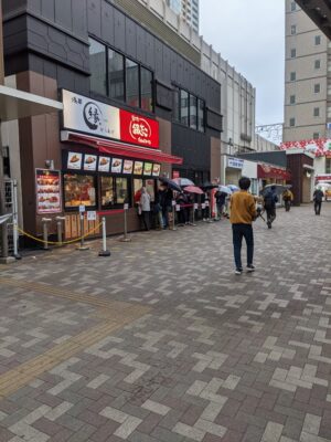 市川駅前にできた銀だこの行列