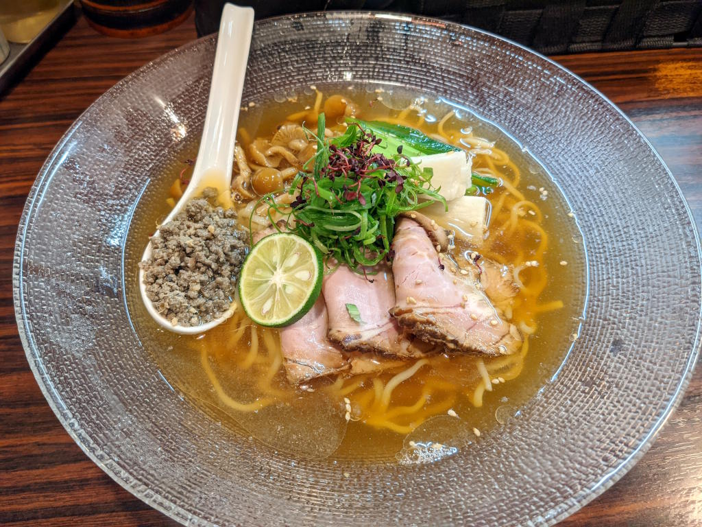 あけどやの「冷たーい煮干しらー麺」